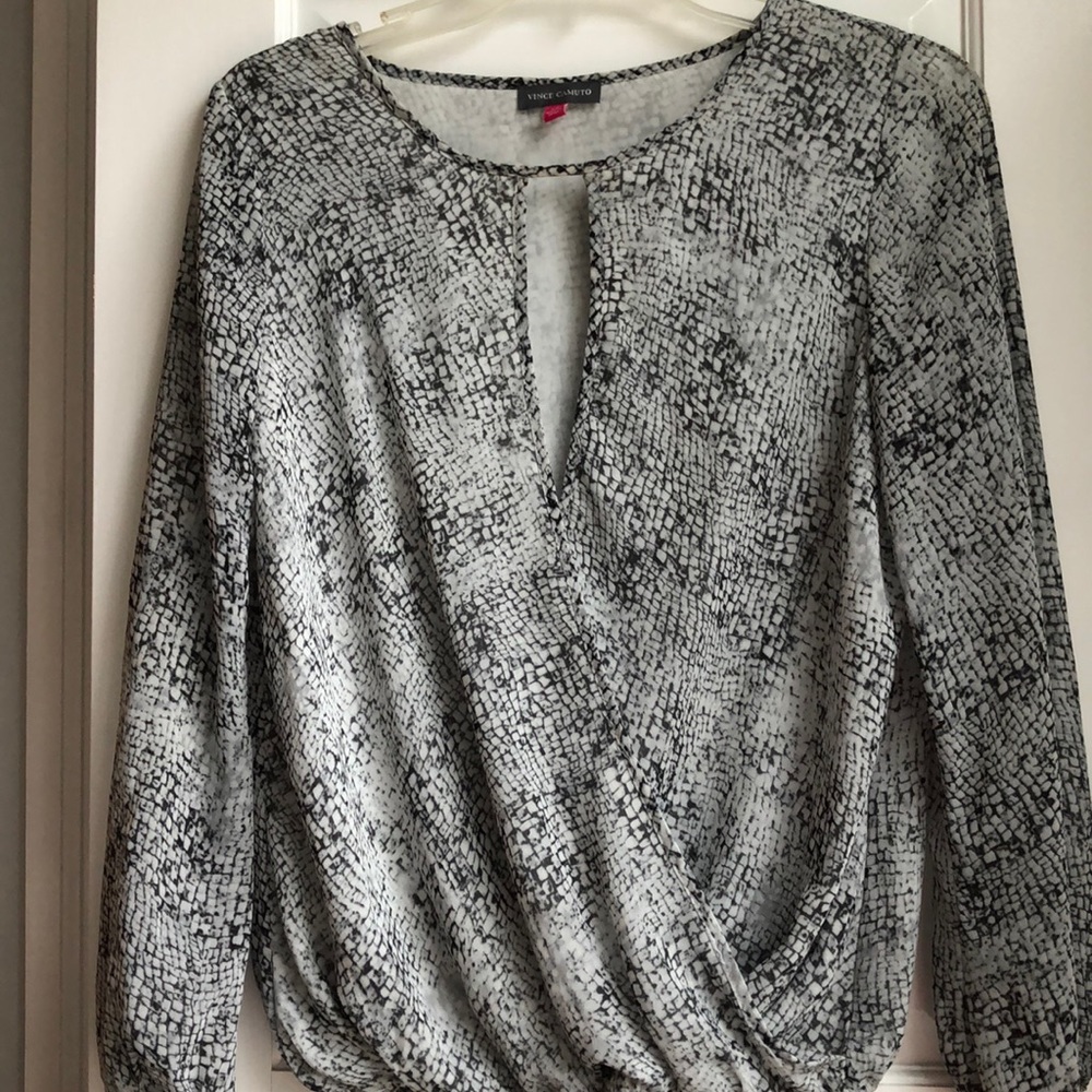 Vince Camuto top size XS